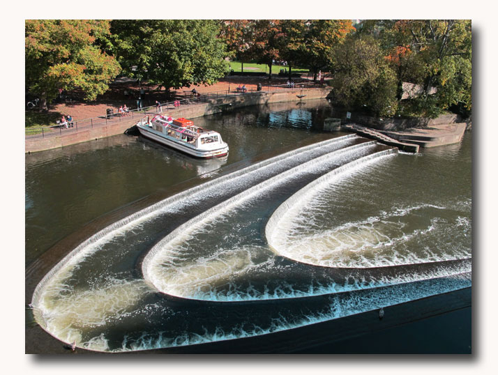 Nourished by natural hot springs, Bath offers a unique experience with stunning architecture, great shopping and iconic attractions.