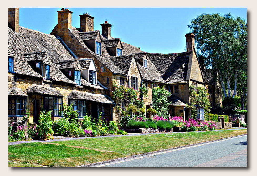 Tranquil Cotswold Village...Click to download...