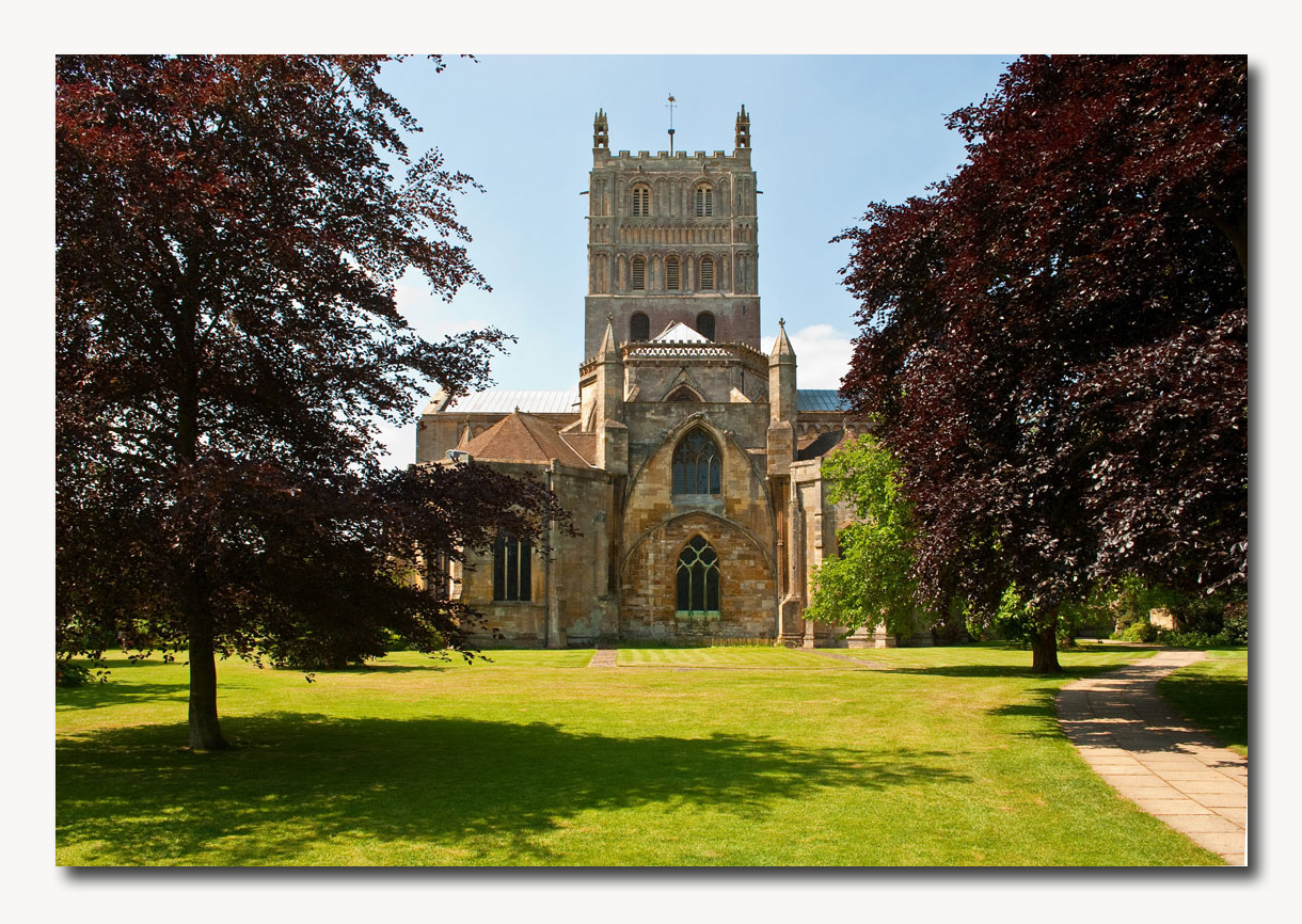 Tewkesbury is a medieval gem famed for its timber framed buildings. An ancient settlement situated at the meeting of the rivers Avon and Severn, a delight for those seeking 'Olde England'.
